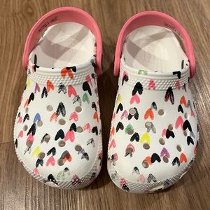 Lightly used children’s size 9c crocs with hearts and pink strap.